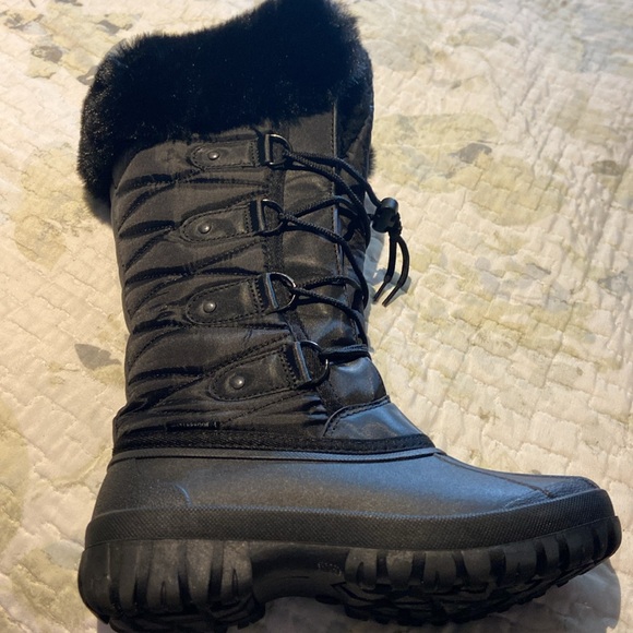 Waterproof winter boots - Picture 2 of 3